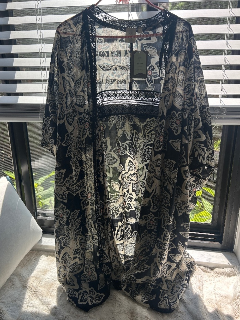 E by Eloise for Anthropologie Black and White Floral Kimono M/L